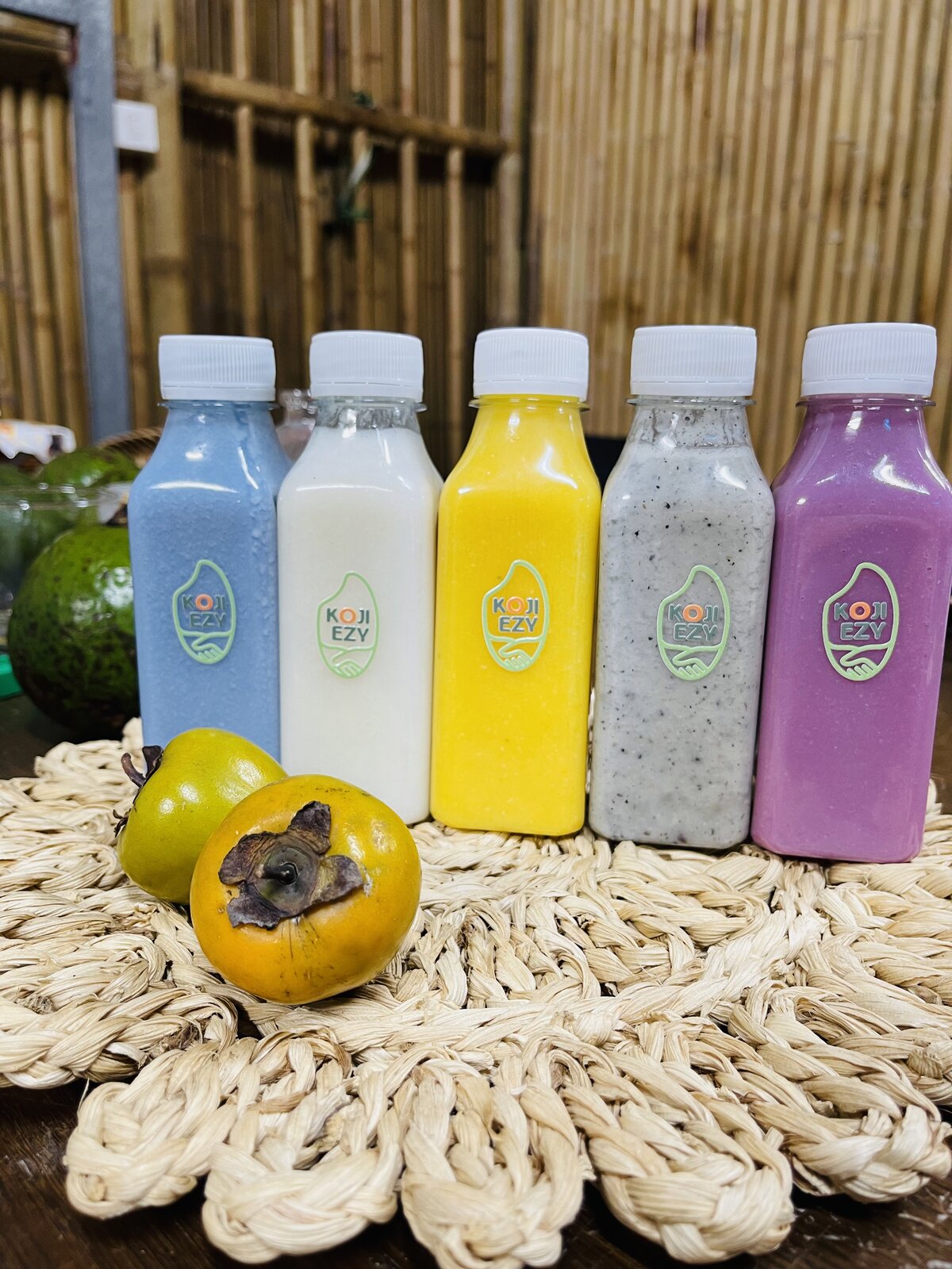 Bộ sưu tập 5 vị: hoa đậu biếc, gạo nguyên bản, xoài, mè đen và thanh long đỏ.